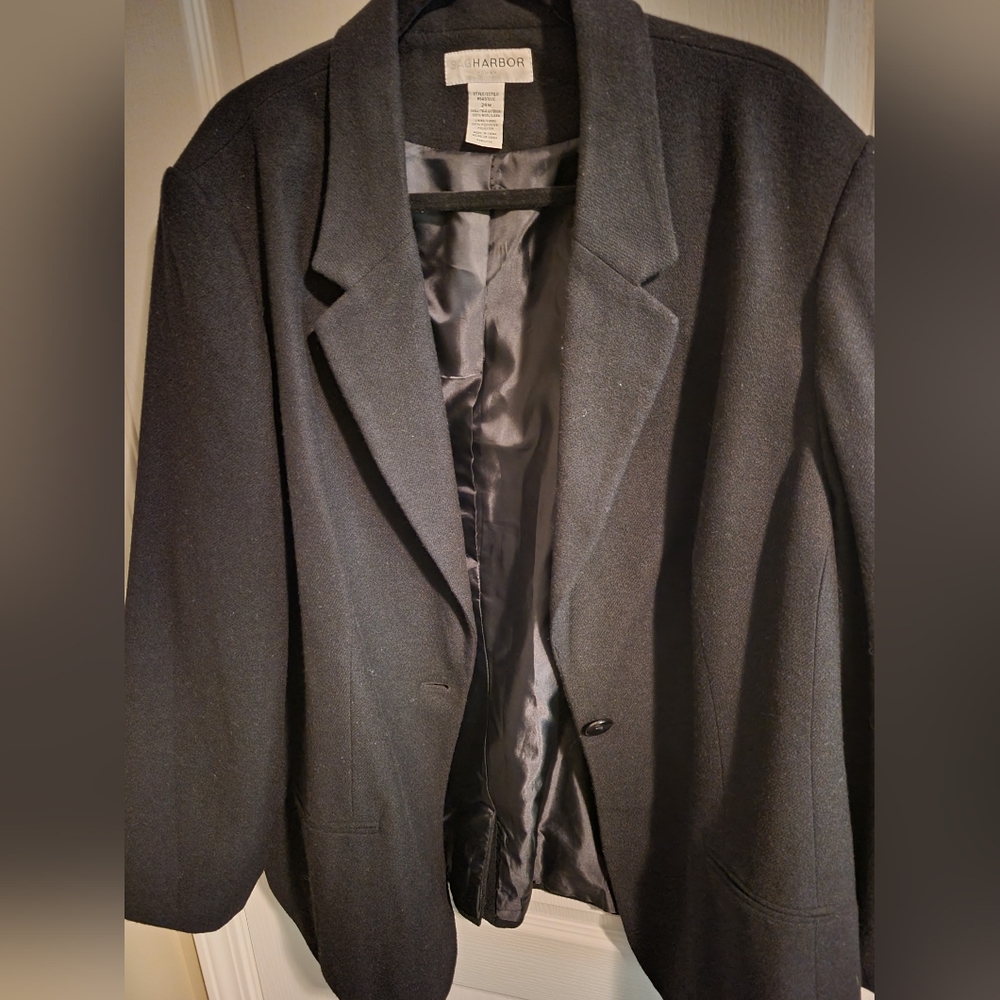 24 W Wool Black lined blazer